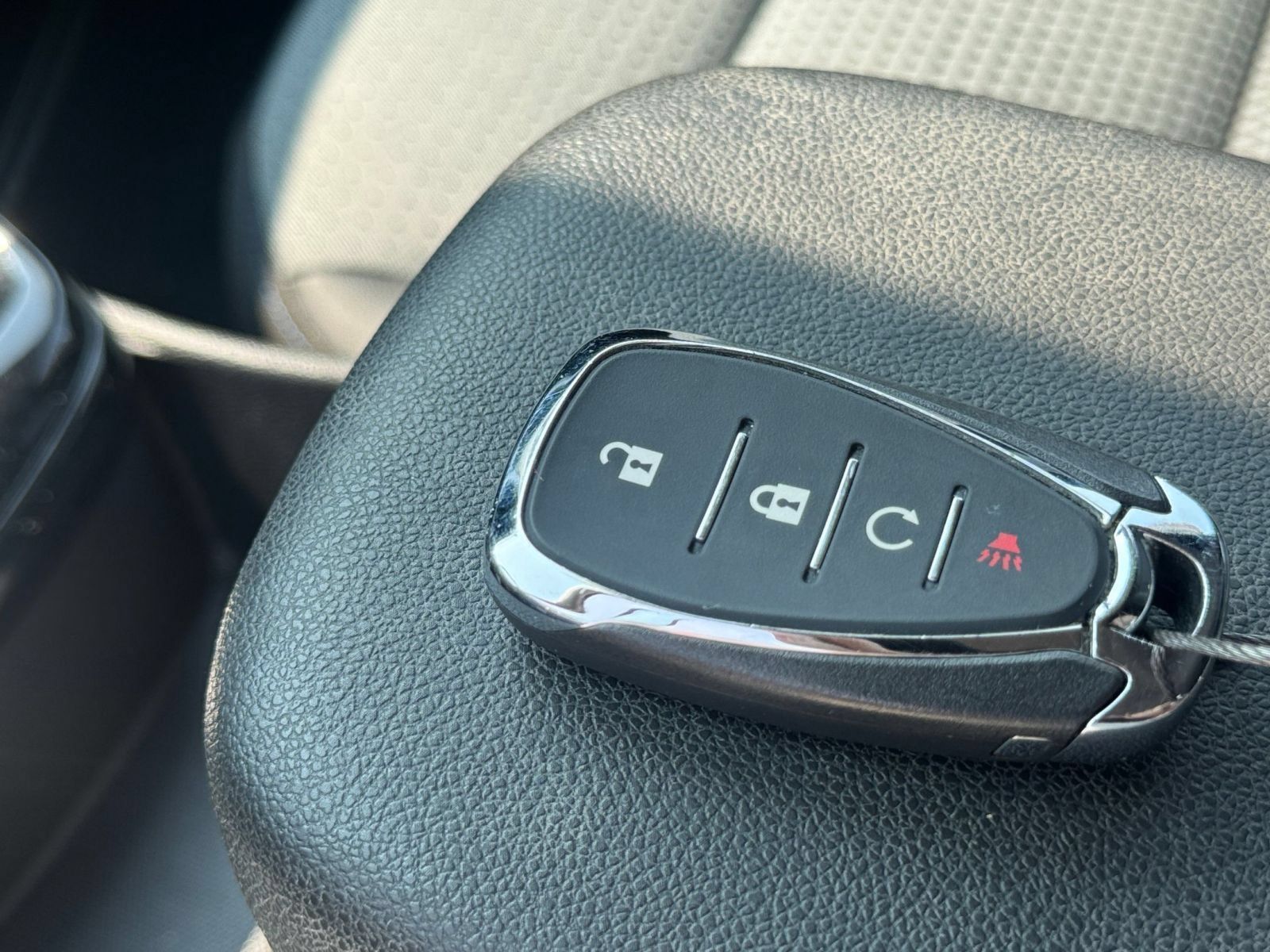 Used 2025 Chevrolet Trax LT FWD image 20