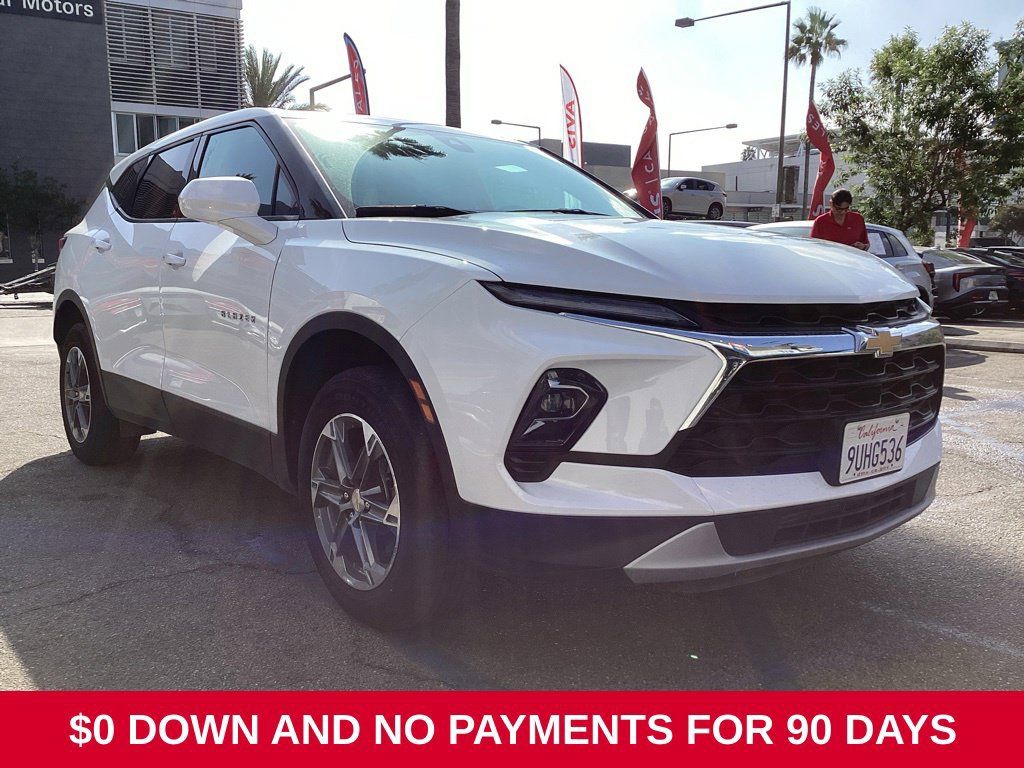 Used 2025 Chevrolet Blazer LT AWD/4WD image 3