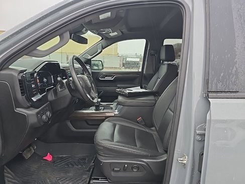 Used 2025 Chevrolet Silverado 1500 RST AWD/4WD image 10