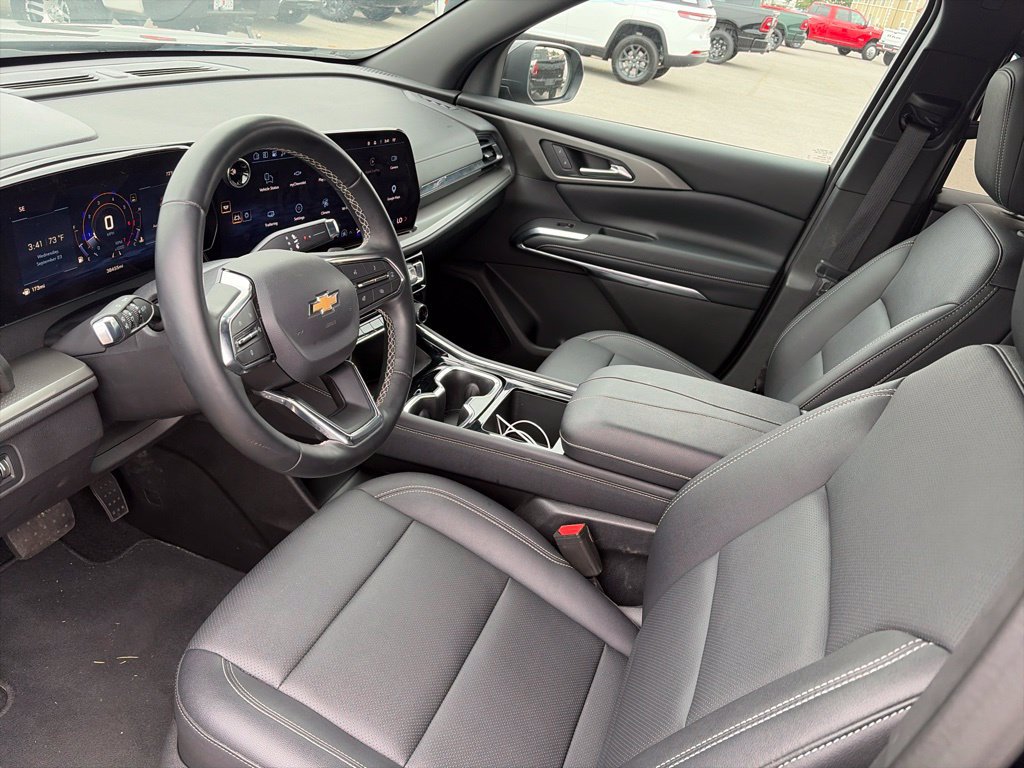 Used 2026 Chevrolet Traverse LT FWD image 16