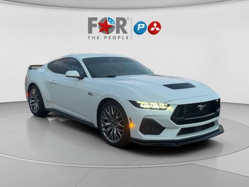 Used 2025 Ford Mustang GT Premium image 7