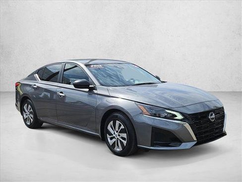 Certified 2025 Nissan Altima 2.5 S FWD image 3