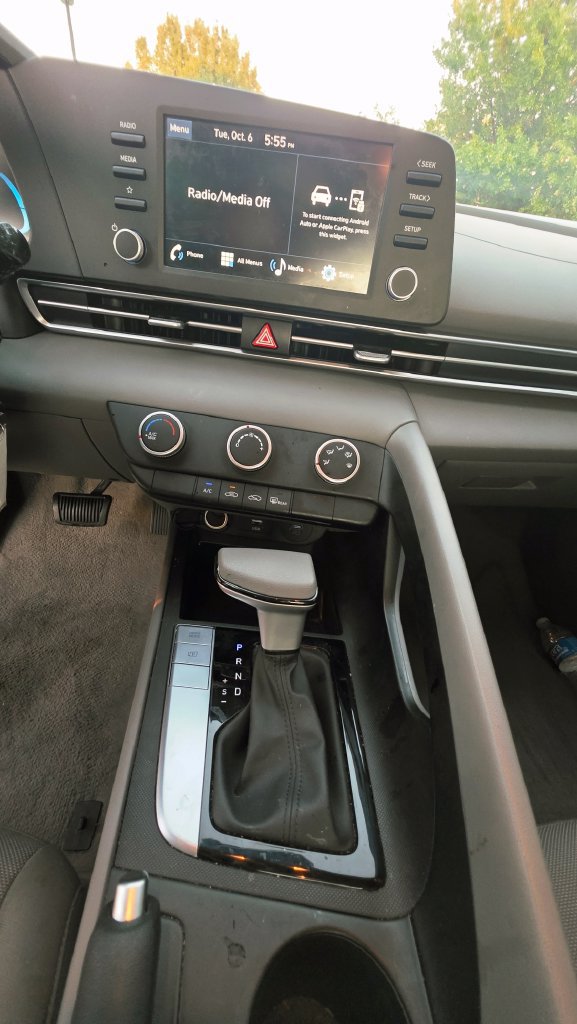 Certified 2025 Hyundai Elantra SE FWD image 26