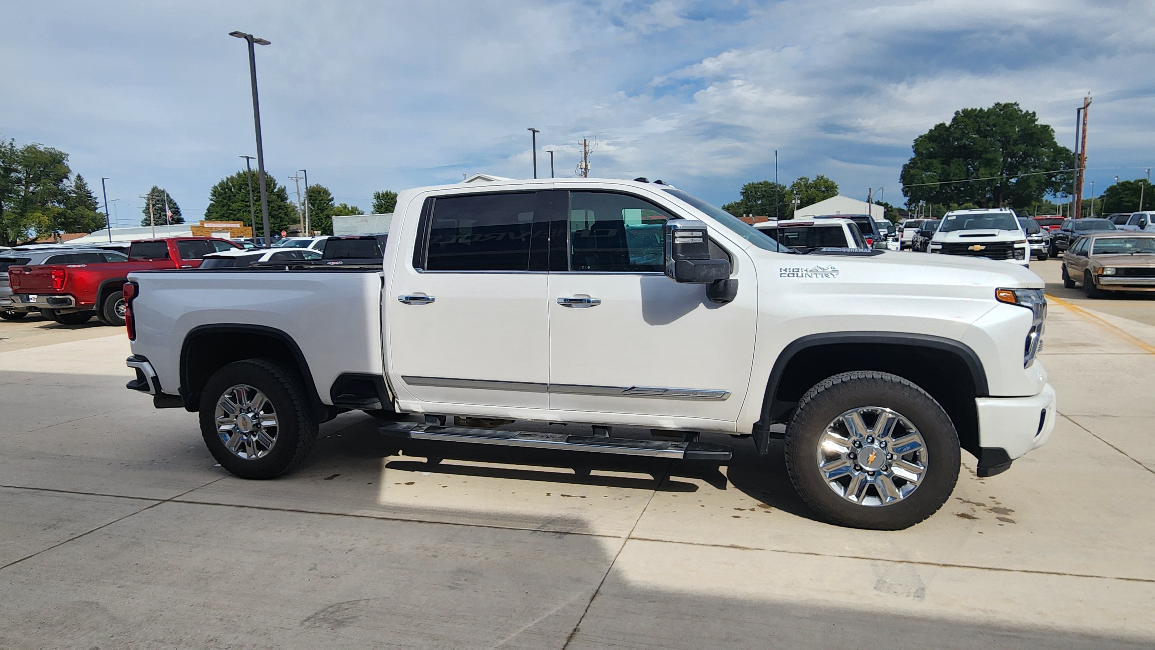 Used 2025 Chevrolet Silverado 3500 High Country w/ Technology Package AWD/4WD image 3