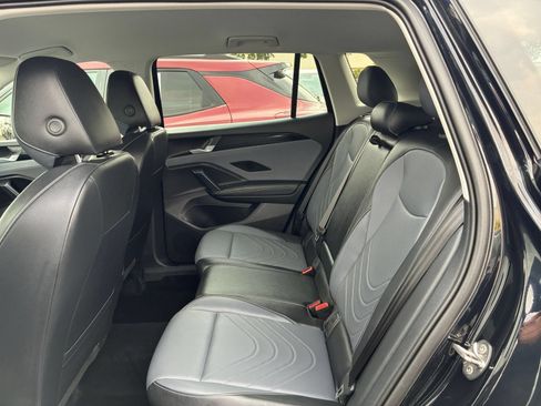Used 2026 Volkswagen Tiguan SE AWD/4WD image 28
