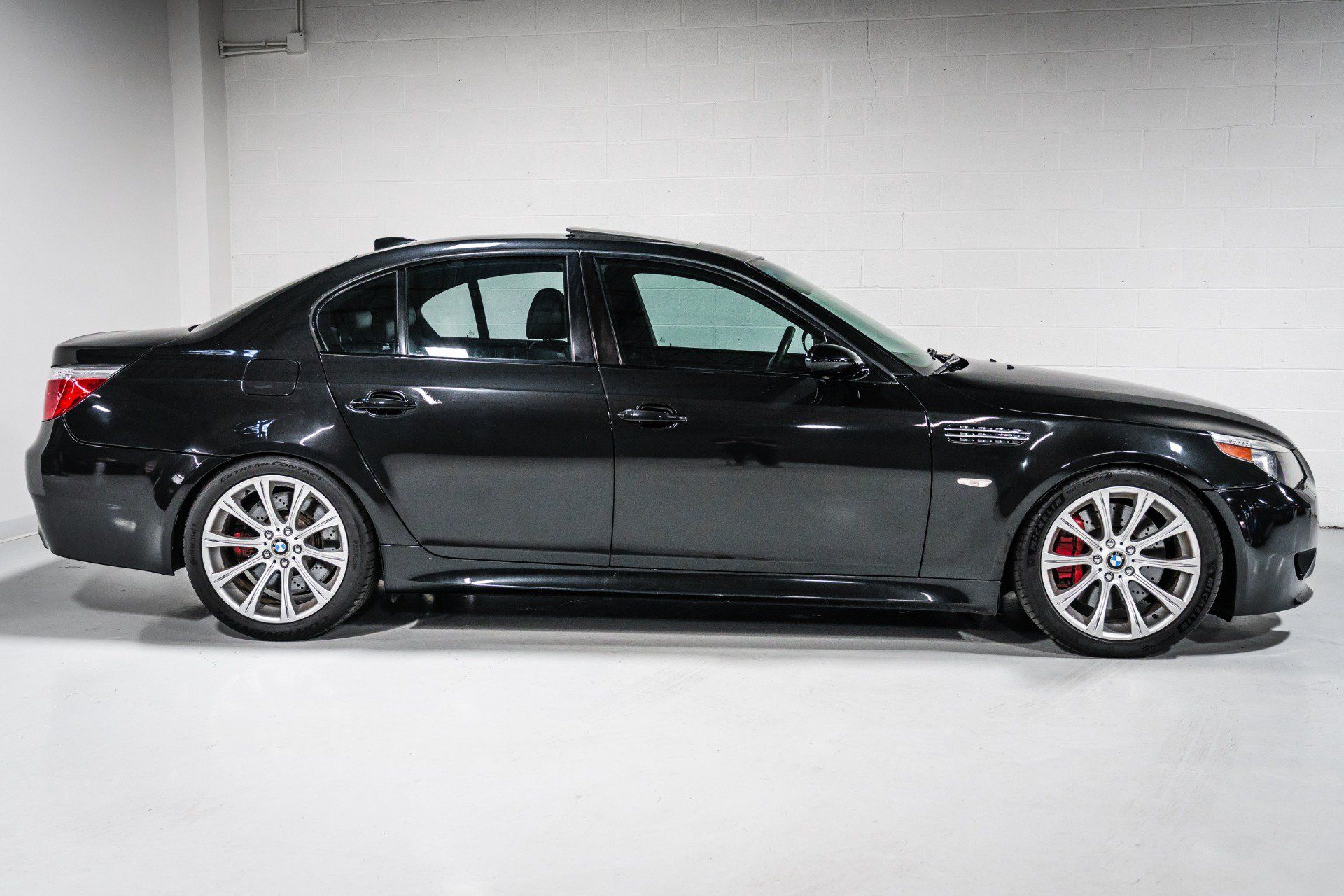 Used 2007 BMW M5 RWD image 2