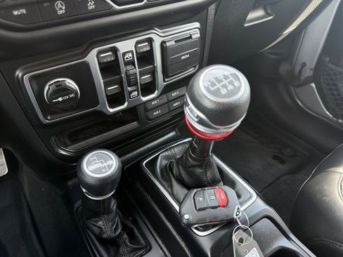 Used 2021 Jeep Wrangler Unlimited Sport image 23