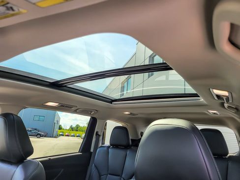Certified 2026 Subaru Ascent Limited AWD/4WD image 8