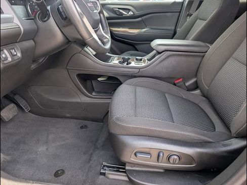 Used 2023 GMC Acadia SLE w/ Driver Convenience Package FWD image 9