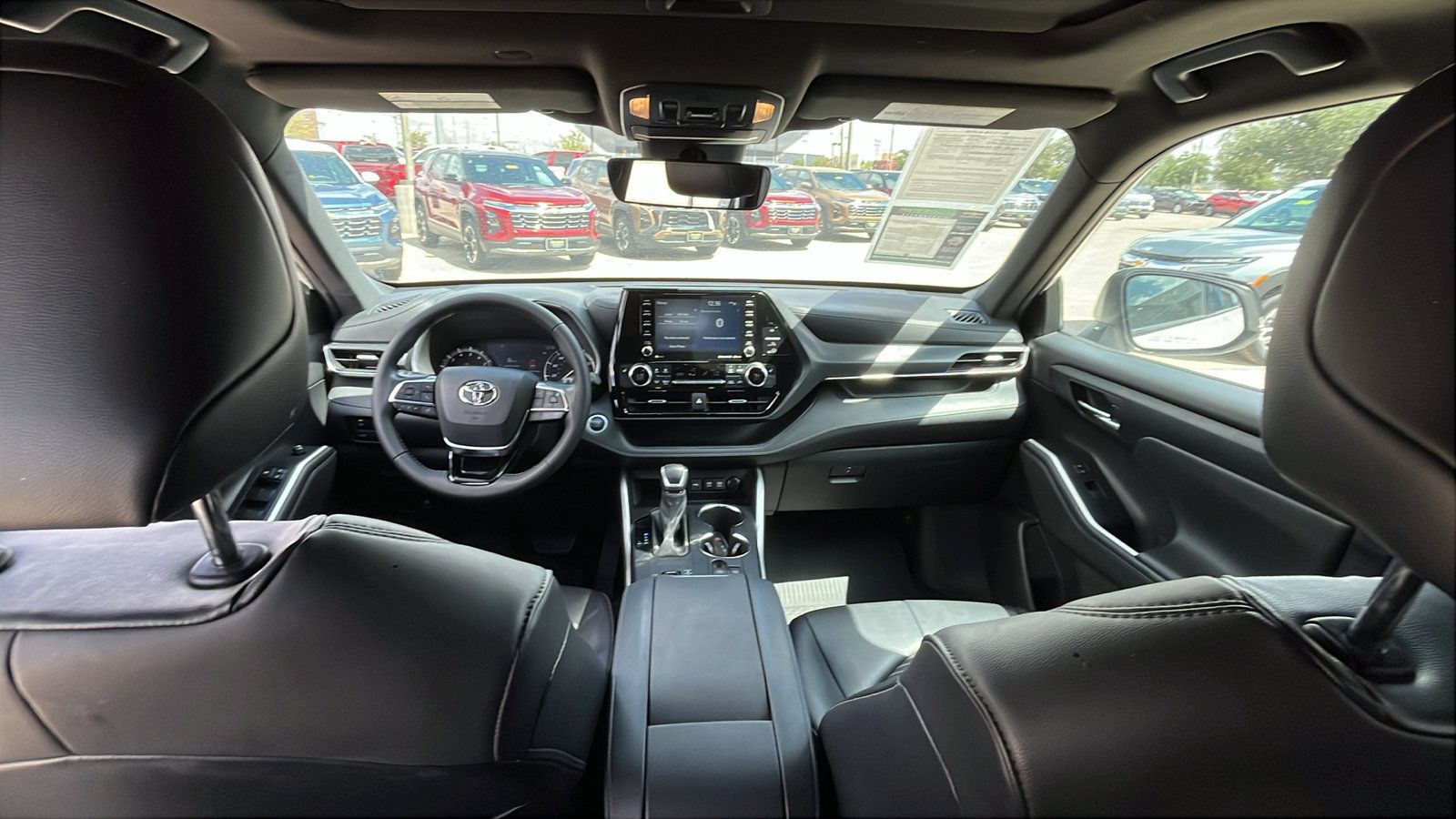 Used 2021 Toyota Highlander XSE FWD image 25