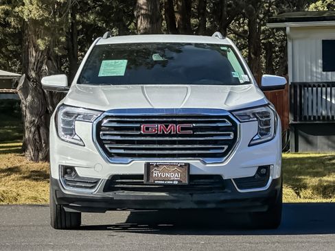 Used 2024 GMC Terrain SLT image 10