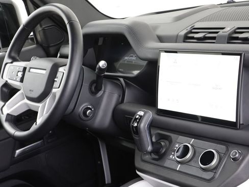 Certified 2025 Land Rover Defender 90 X-Dynamic SE AWD/4WD image 22