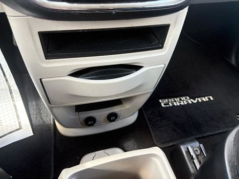 Used 2014 Dodge Grand Caravan SE w/ Quick Order Package 29E SE FWD image 20