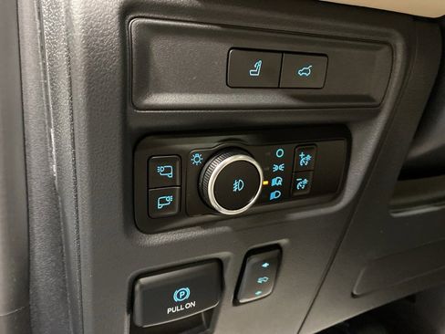 Used 2023 Ford Expedition Platinum image 30