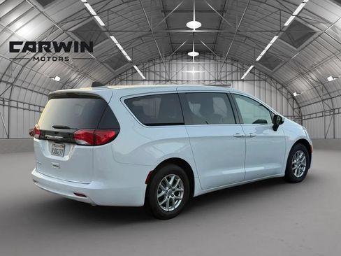 Used 2023 Chrysler Voyager LX w/ Fleet Security Group FWD image 6