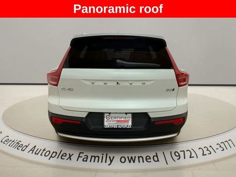 Used 2025 Volvo XC40 B5 Plus image 3