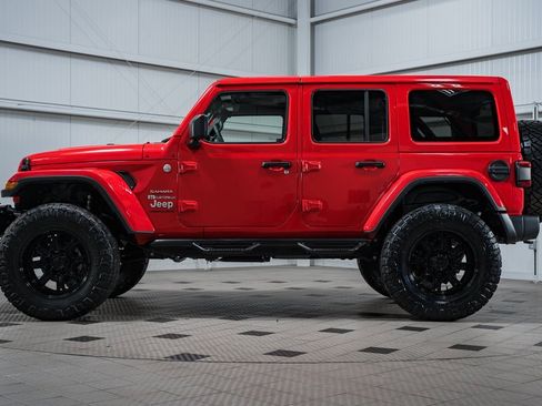 Used 2024 Jeep Wrangler Sahara image 4