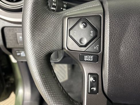 Used 2021 Toyota Tacoma TRD Sport w/ Technology Package AWD/4WD image 17