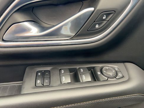 Used 2023 GMC Yukon SLT image 13