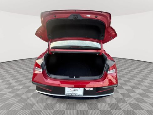 Used 2025 Hyundai Elantra SEL FWD image 21