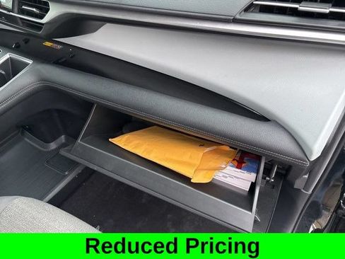 Used 2025 Toyota Sienna LE FWD image 36