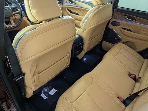 New 2025 Jeep Grand Cherokee Summit image 17