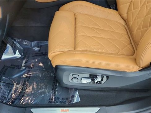 Used 2025 BMW X7 xDrive40i w/ Executive Package image 38
