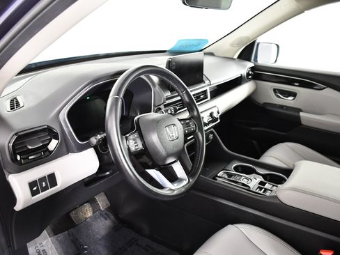 Used 2025 Honda Pilot Touring image 38