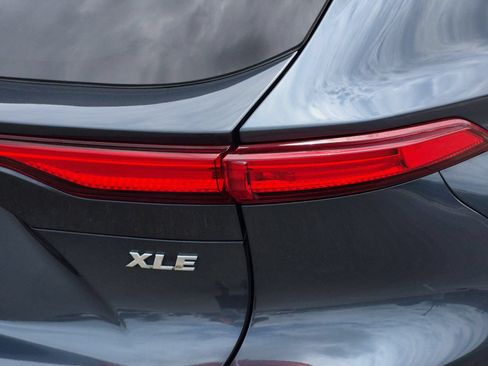 Used 2023 Toyota Venza XLE AWD/4WD image 24