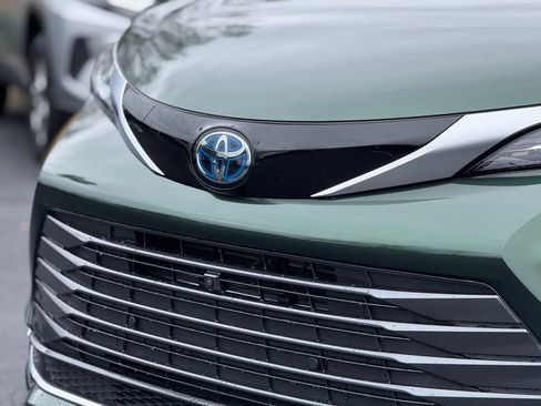 Certified 2021 Toyota Sienna Platinum image 10