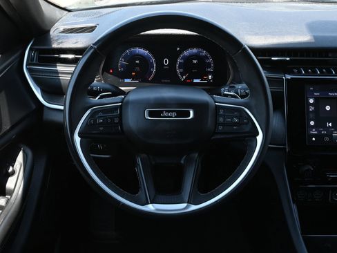 Used 2024 Jeep Grand Cherokee Laredo X RWD image 11