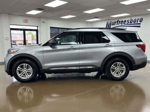 Used 2022 Ford Explorer XLT AWD/4WD image 9