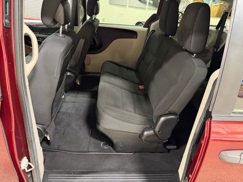 Used 2019 Dodge Grand Caravan SE image 29