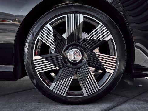 Used 2025 Rolls-Royce Spectre w/ Leather Finishing Pack image 20