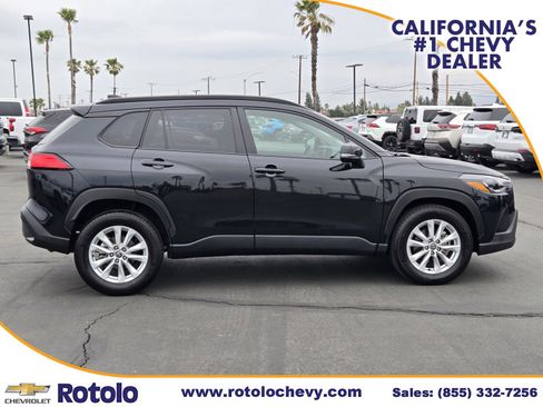 Used 2025 Toyota Corolla Cross LE image 8