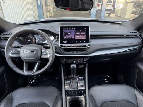 Used 2025 Jeep Compass Trailhawk image 32