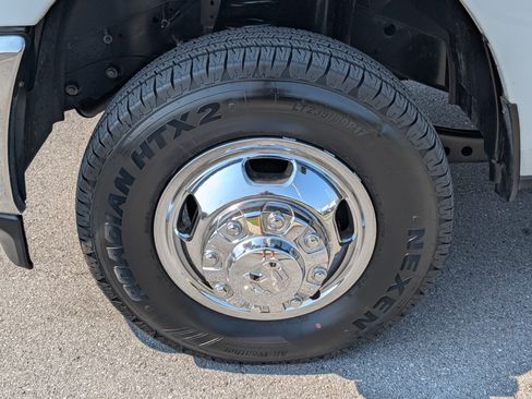 Used 2024 RAM 3500 Tradesman w/ Chrome Appearance Group AWD/4WD image 26