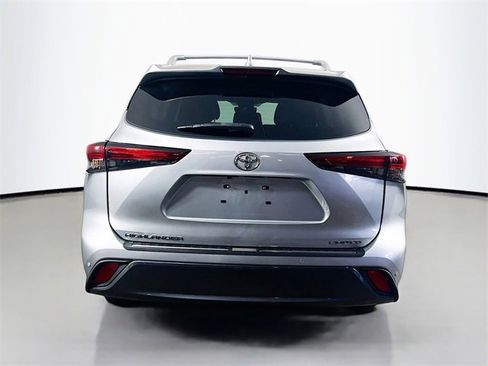 Used 2021 Toyota Highlander Limited image 20