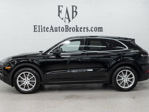Used 2024 Porsche Cayenne AWD/4WD image 2