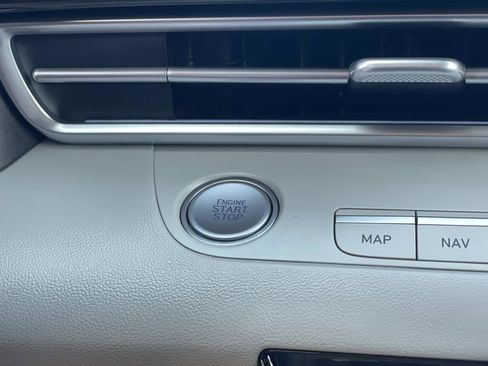 Certified 2023 Hyundai Elantra Limited image 17