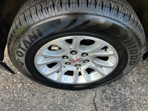 Used 2019 GMC Yukon SLT AWD/4WD image 6