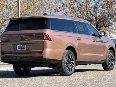 New 2026 Lincoln Navigator L Black Label AWD/4WD image 4