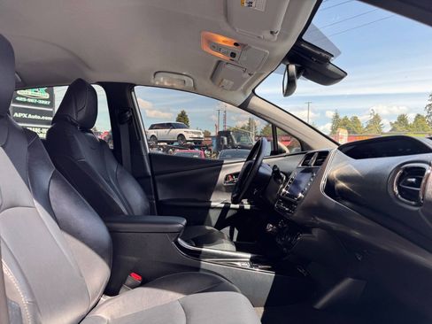 Used 2021 Toyota Prius FWD image 9