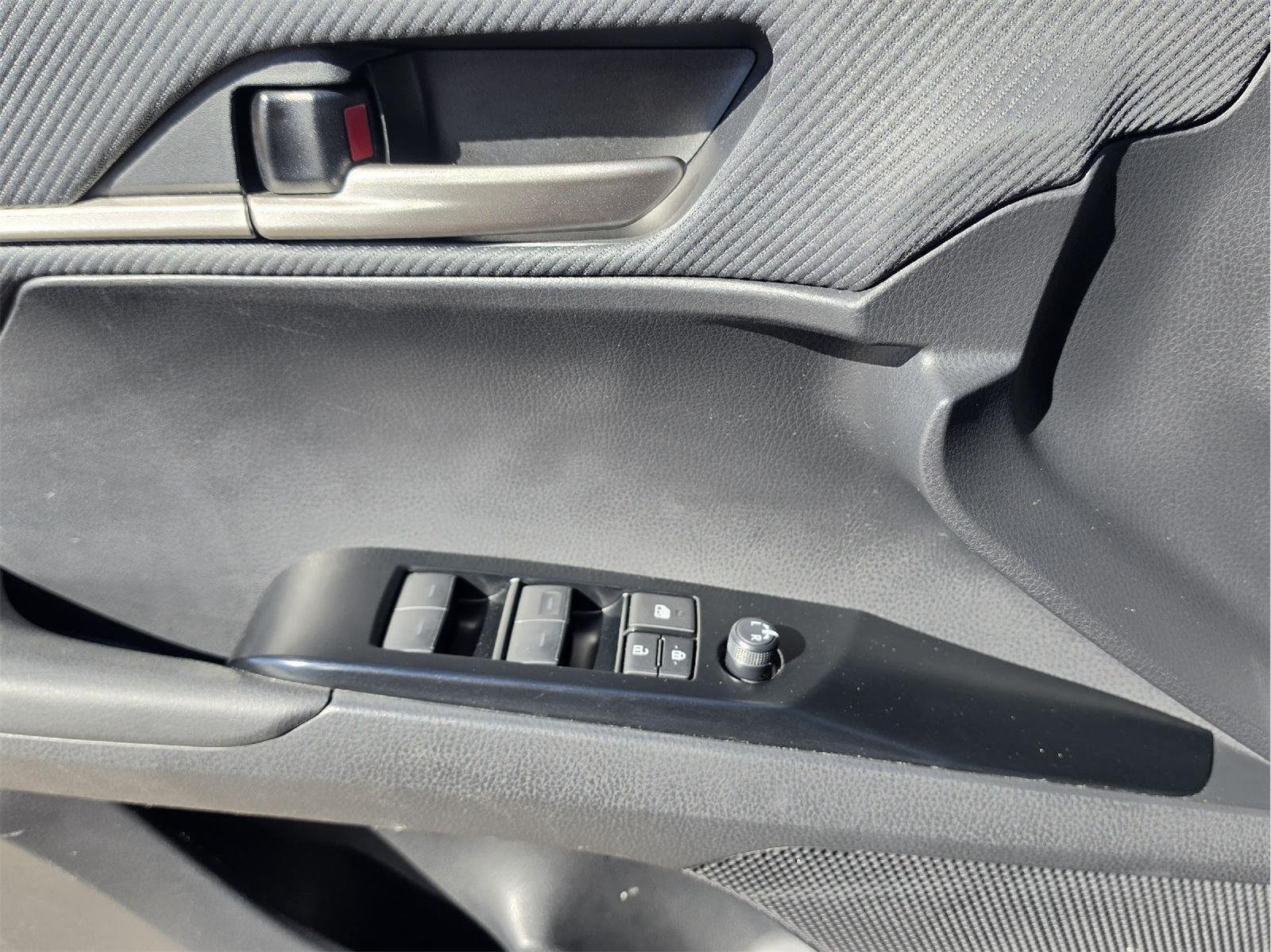 Used 2025 Toyota Camry SE FWD image 27