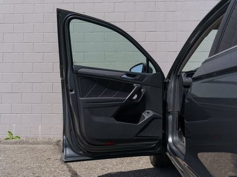 Used 2024 Volkswagen Tiguan SE AWD/4WD image 15