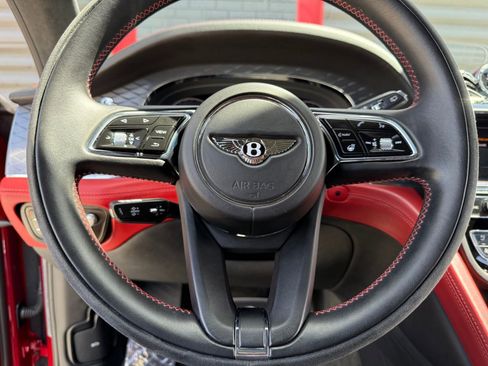 Used 2022 Bentley Bentayga image 32