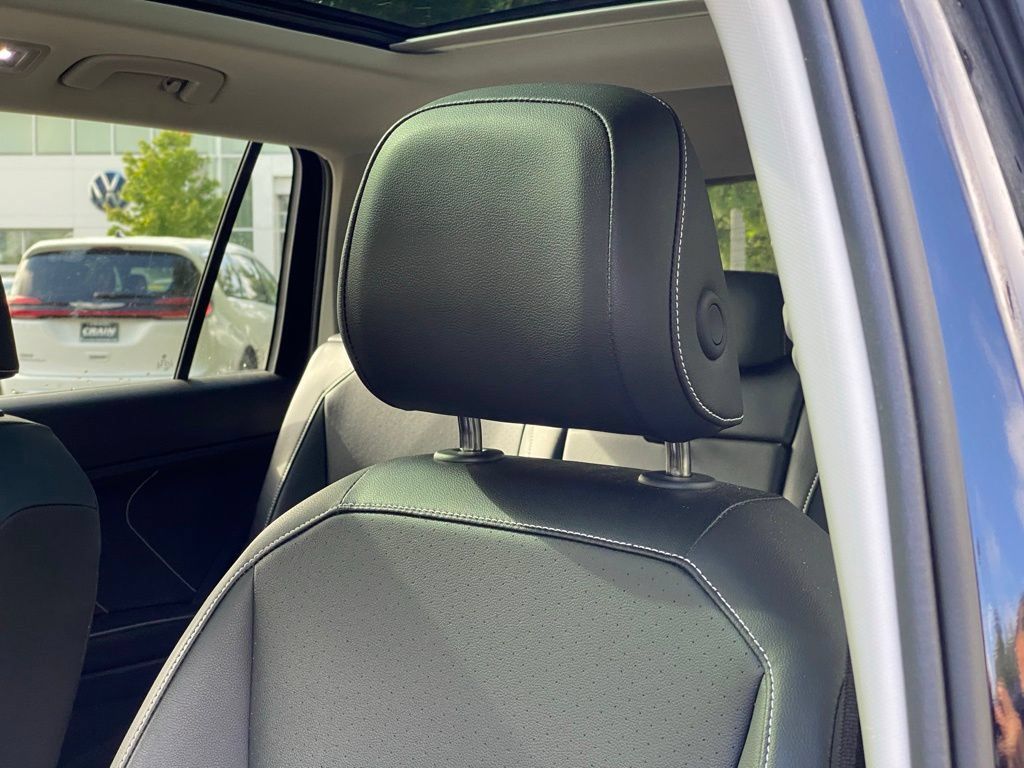Used 2024 Volkswagen Tiguan SE w/ Panoramic Sunroof Package FWD image 23