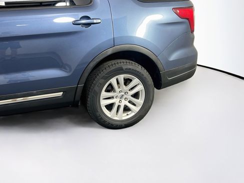 Used 2018 Ford Explorer XLT w/ Equipment Group 202A AWD/4WD image 30