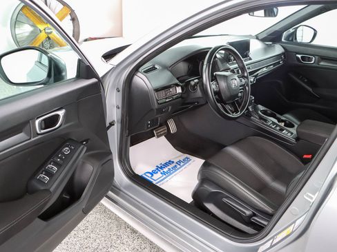 Used 2023 Honda Civic Sport image 3
