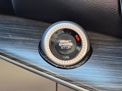 Used 2024 Jeep Wagoneer L Series II image 33